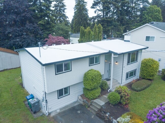 Building Photo - 4bed/3bath home in Finn Hill