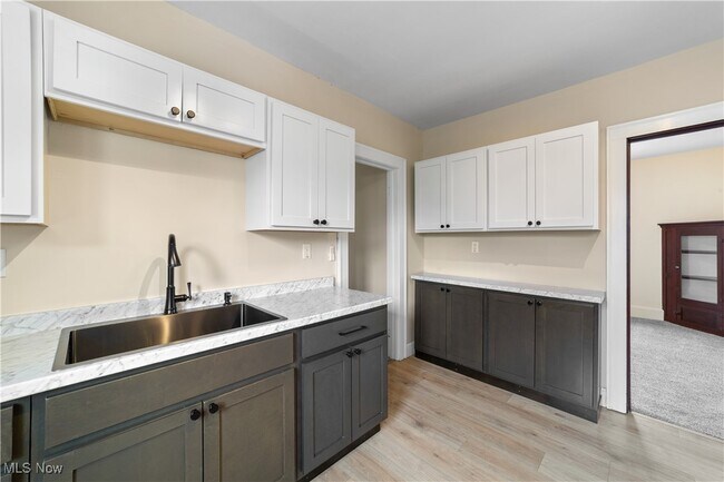 Building Photo - 4360 W 45th St