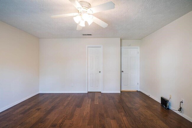 Building Photo - 21203 Park Brook Dr