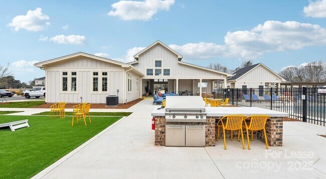 Building Photo - 9100 Bluedale Rd