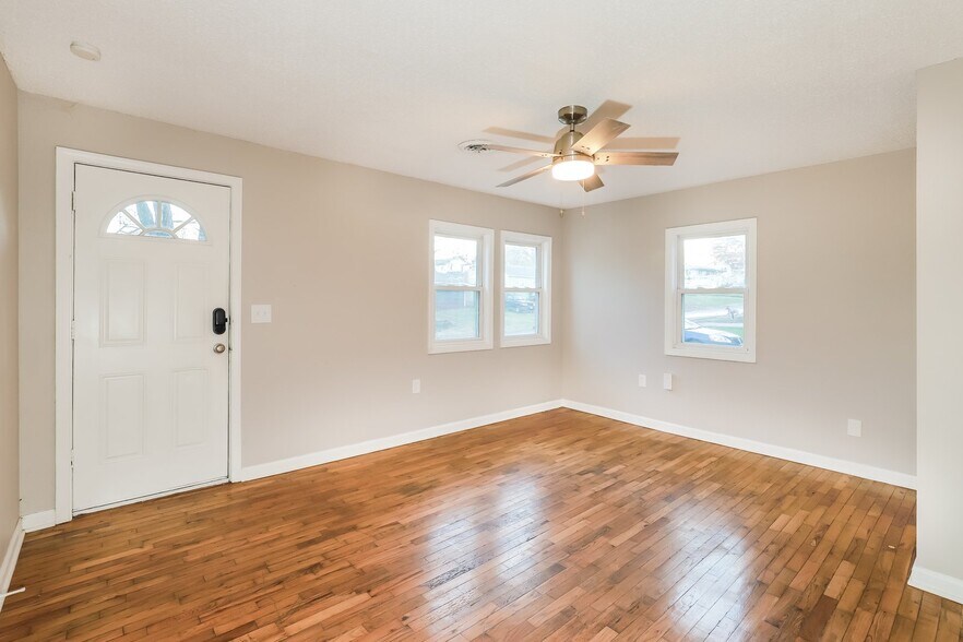 Building Photo - 5220 NE 46th Terrace