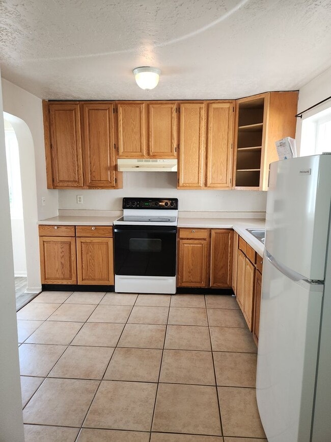 Building Photo - 2-bedroom 1 bath House