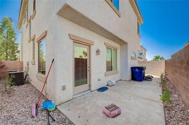 Building Photo - 684 Sumatra Pl