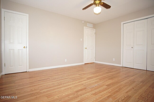 Building Photo - 9832 Heather Ave