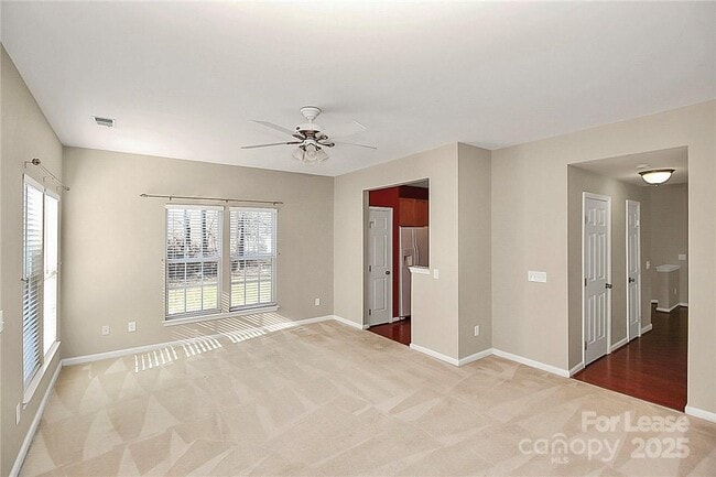 Building Photo - 9563 Glenashley Dr