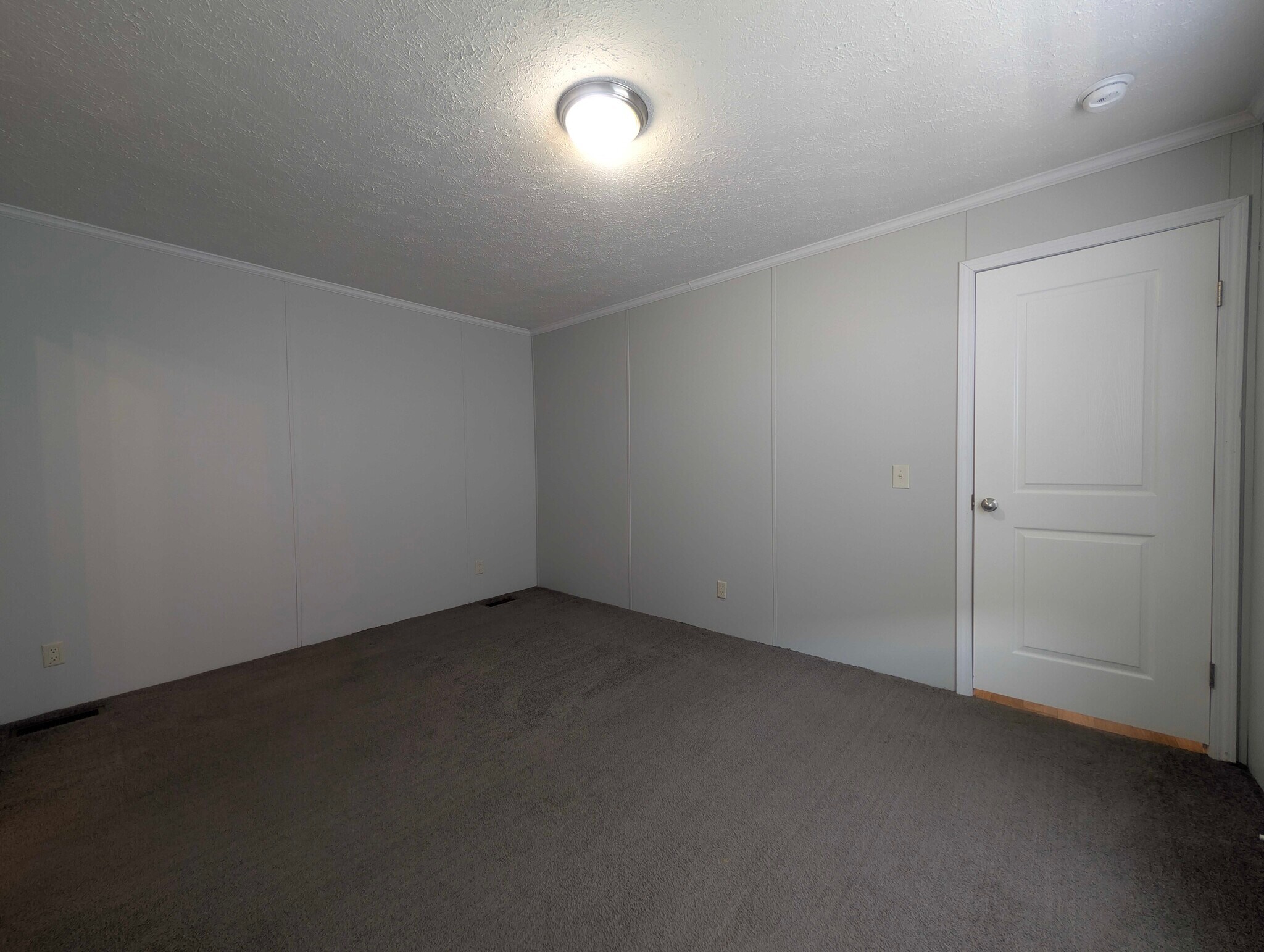 Building Photo - 15929 Villaire Ave