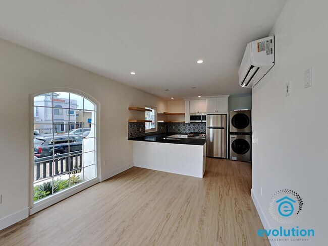 Building Photo - 3831-3835 Third Avenue - 3835 Third Ave Apt 1