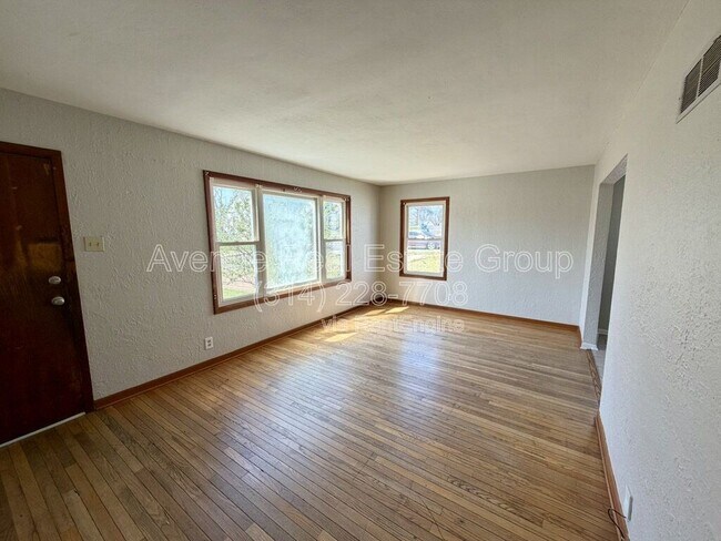 Building Photo - 9905 Iveland Dr