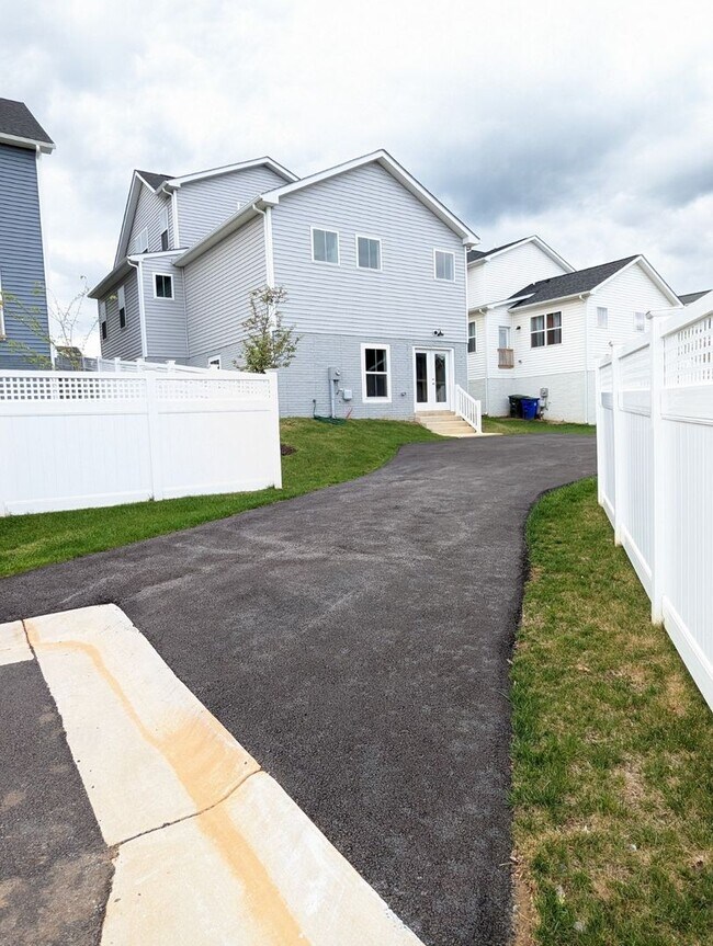 Building Photo - 1207 Marsalis Pl