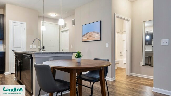 Building Photo - 915 Brentmoor Dr