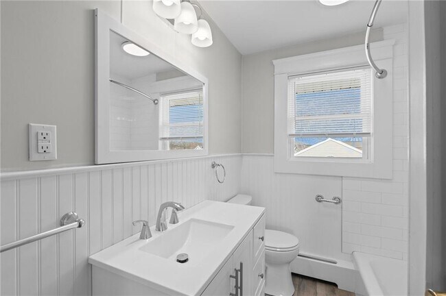 Building Photo - 28 Island Ave