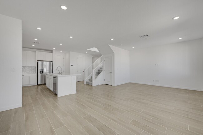 Building Photo - 8532 W Agate Ave