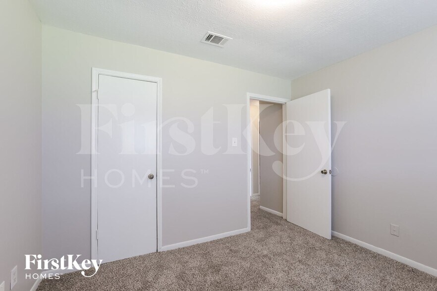 Building Photo - 13361 Lake Breeze Ln
