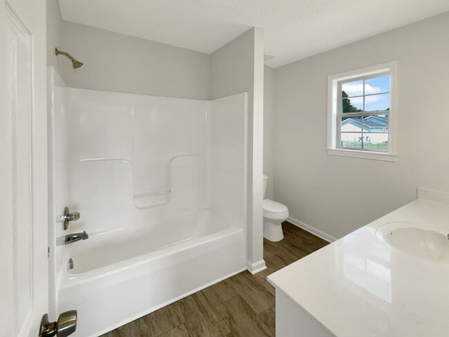 Building Photo - Cute 2 Bedroom 2 Bath Home with a 2 Car Garage!