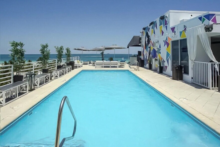 Building Photo - 1052 Ocean Dr