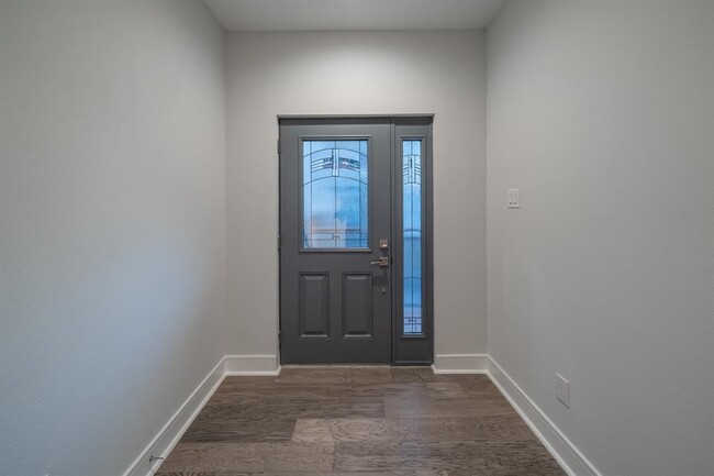 Building Photo - 1328 W 23rd St