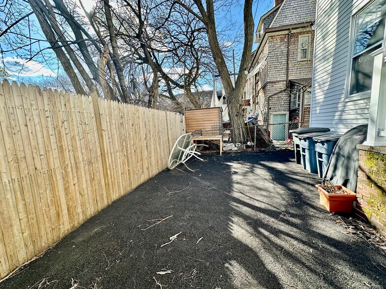 Building Photo - 6 Saint Paul St