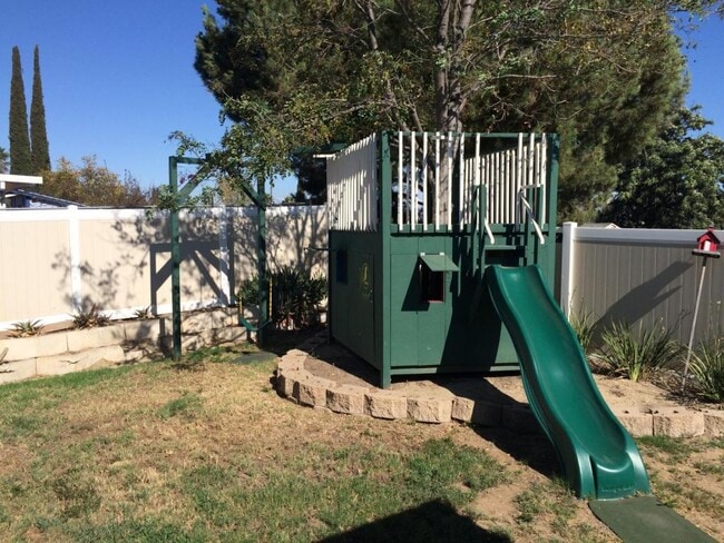 Building Photo - 8529 De Vos Dr