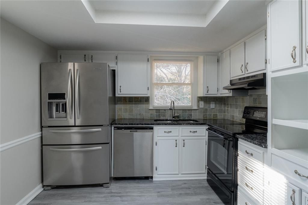 Building Photo - 3599 Lower Roswell Rd