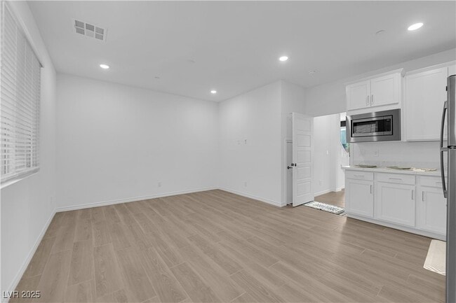 Building Photo - 195 Vander Rdg St