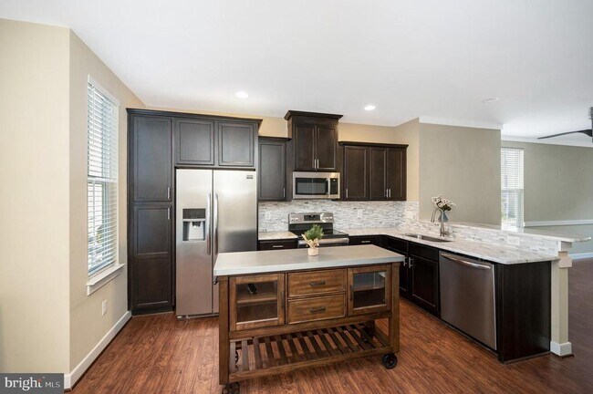 Building Photo - 100 Nestor's Pl