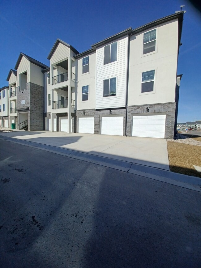 Building Photo - 3717 W 1500 N