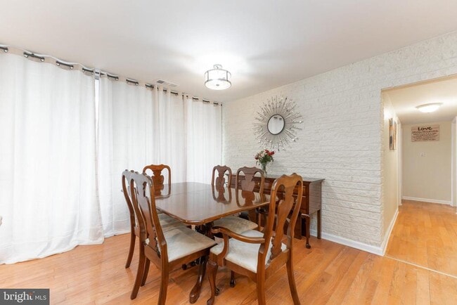 Building Photo - 1832 Metzerott Rd