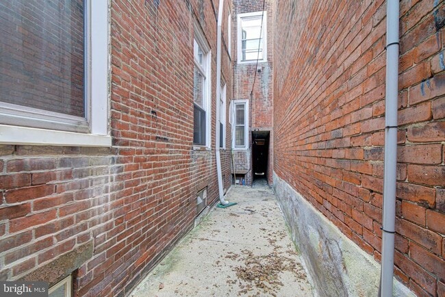 Building Photo - 941 N 4th St