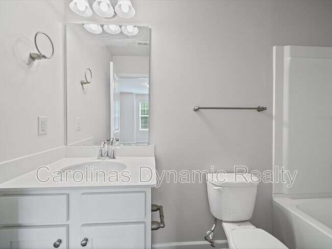 Building Photo - 914 S Battleground Ave