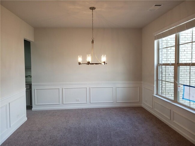 Building Photo - 5655 Mirror Lake Dr