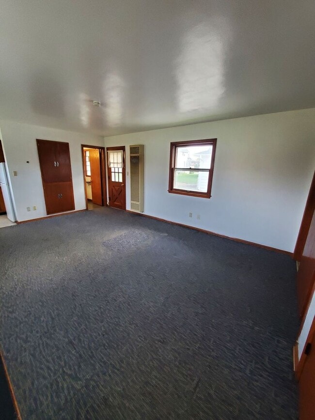 Interior Photo - 405 Kirkwood Ave. (5 Unit)