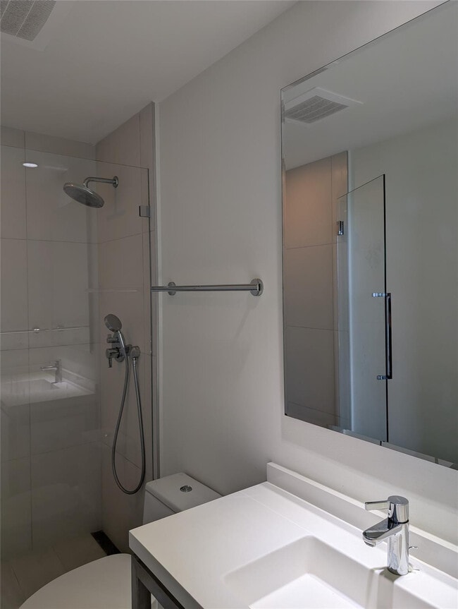 Building Photo - 2000 Metropica Wy