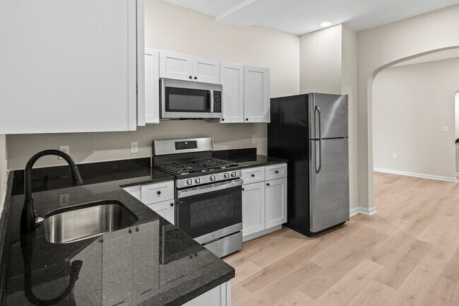 Building Photo - 139 N Lakewood Ave