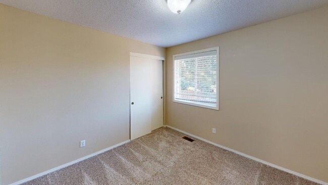 Building Photo - Prime Tigard Location, Summer Lake Neighborhood / Morning Hill, Close To Progress Ridge, Pet Frie...