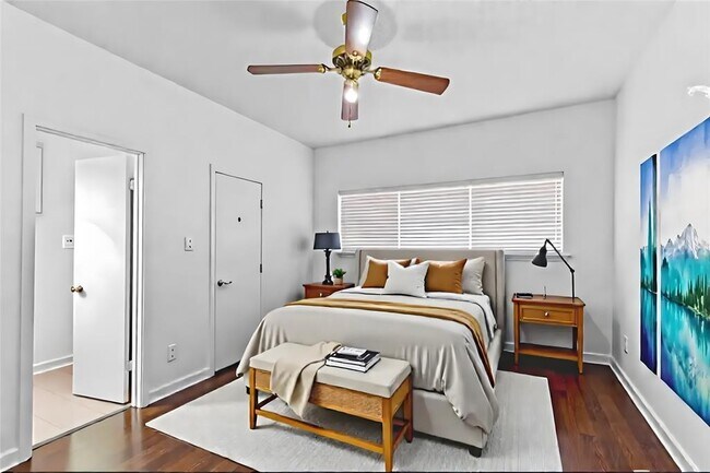 Building Photo - 806 W 24th St