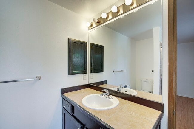 Building Photo - 4Bd/2.25Ba Redmond House