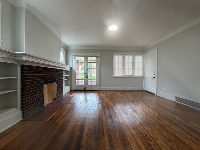 Building Photo - 4083 W Euclid St