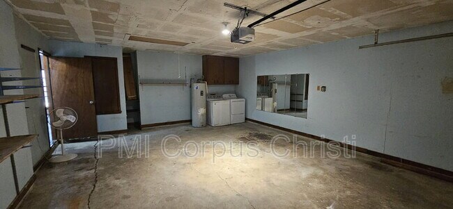 Building Photo - 6106 Angus Dr