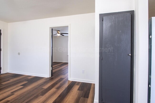 Building Photo - 1301 E Mount Vernon St