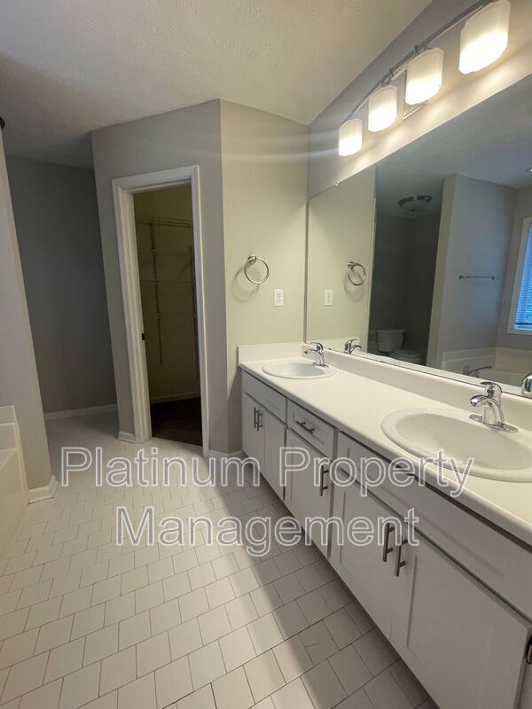 Building Photo - 1020 Twin Brook Ct NW