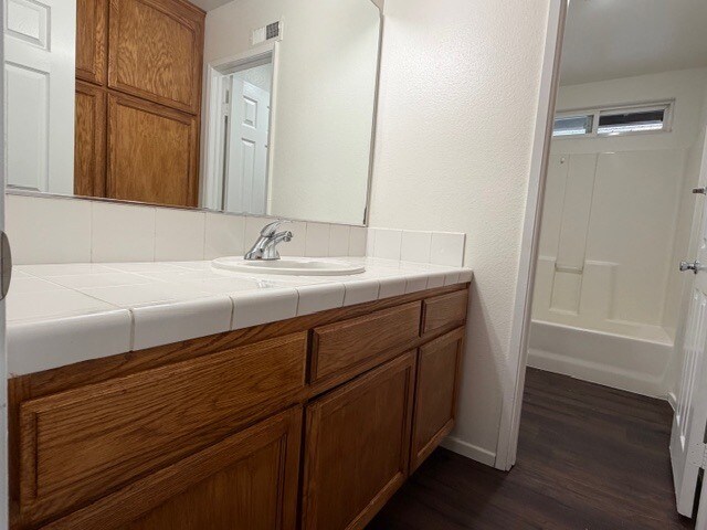 Building Photo - 440 Hart Dr