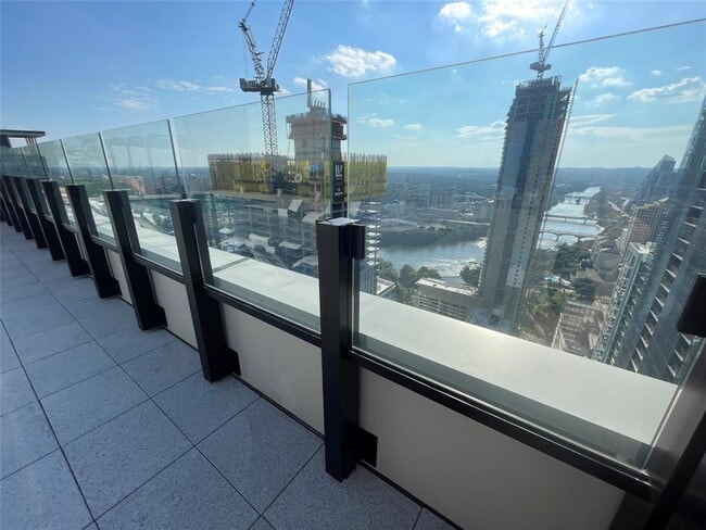 Building Photo - 84 East Ave