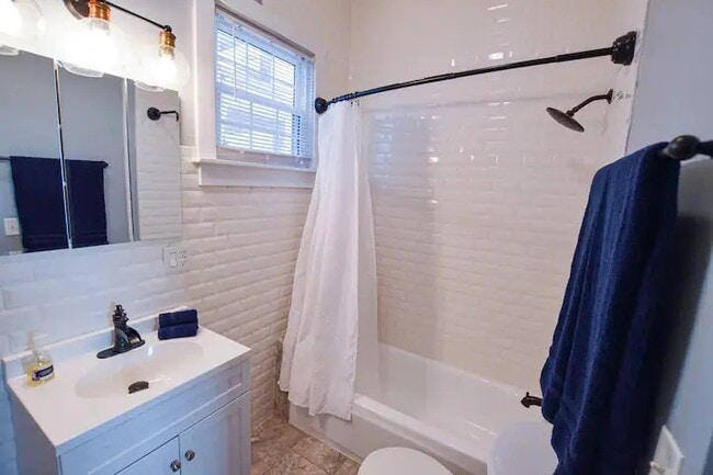 Building Photo - 466 E Brandeis Ave