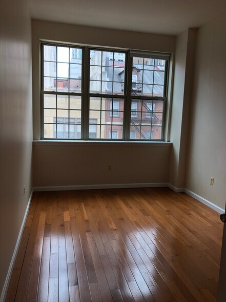 Building Photo - 725 Sansom St