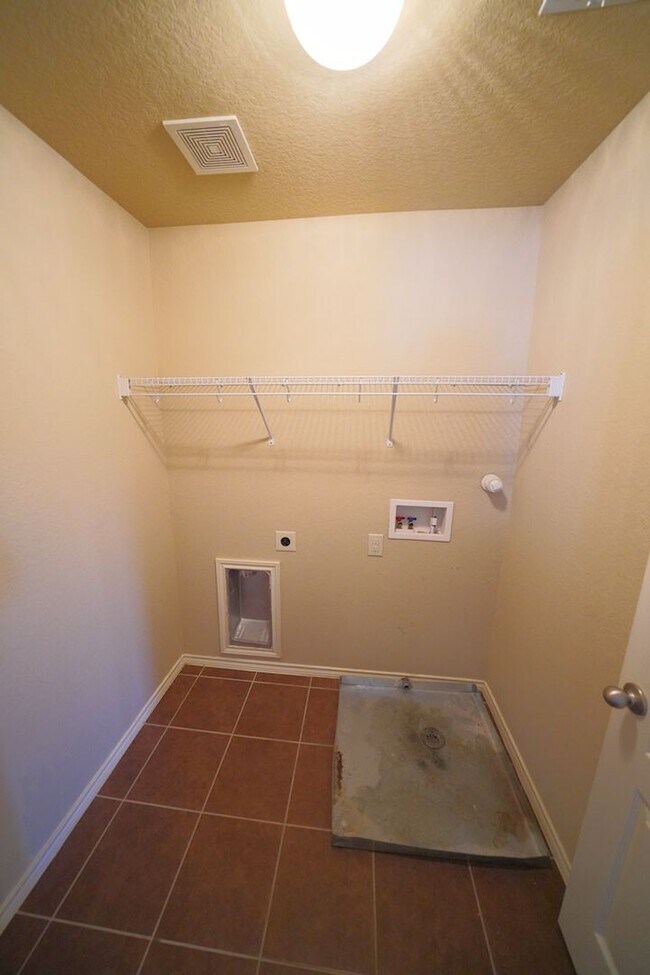 Building Photo - Great 4 Bedroom Home Now Available in Cibo...