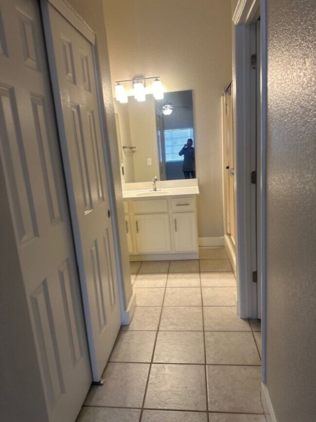 Building Photo - $2,000 For Rent A Lovely 3 Bed 2 Bath 1.673 Sq. Ft. Condo, all One Level Home in Chandler 85225!