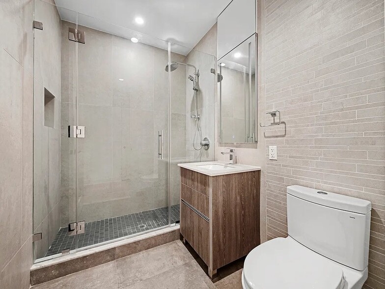 Building Photo - 127 W 112th St