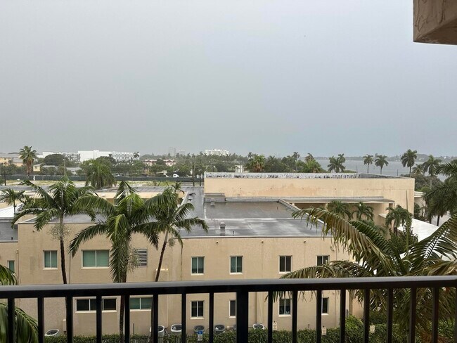 Building Photo - 1801 N Flagler Dr