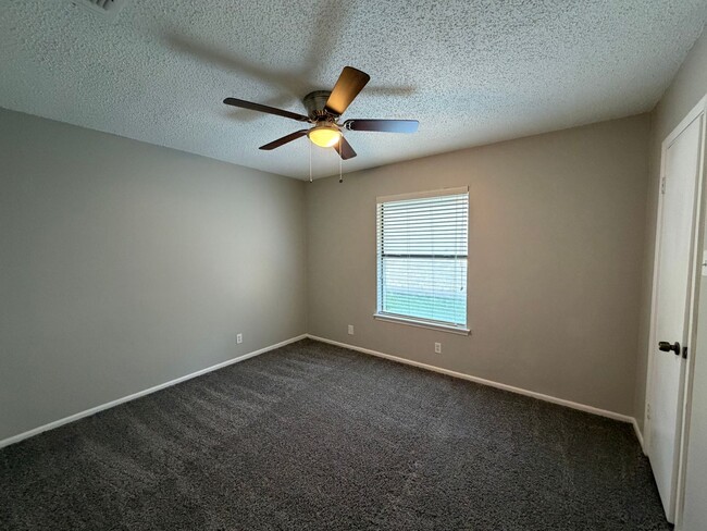 Building Photo - WELCOME HOME TO NORTHERN HILLS GOLF COMMUN...