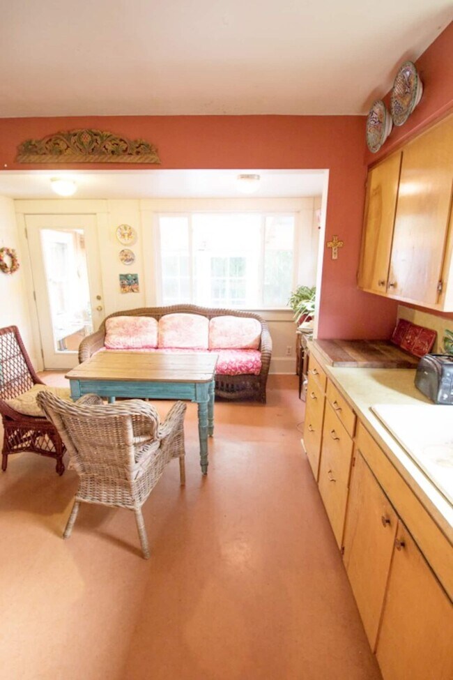 Building Photo - 1310 SE 52nd Ave